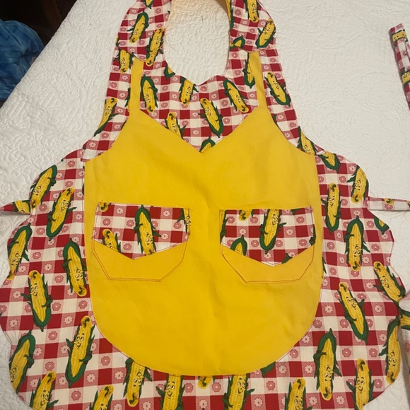 Apron - Picture 2 of 3